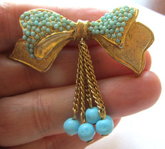 Vintage Turquoise Blue Glass Gold Tone Signed HOBE BOW BROOCH Dangle Drop