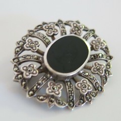 Sterling Silver Marcasite & Black Onyx Brooch Pin 11.5g [5312]