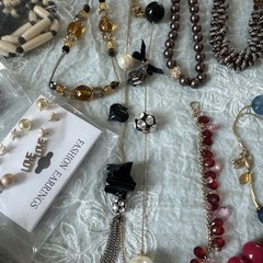 Huge Vintage Costume Jewelry Lot. $900+ Retail. Too For Pictures-107 Pieces