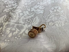 RARE*JUICY*COUTURE*GOLD*TONE*WISHING*WELL*WITH*PAIL*CHARM*BRACELET*N/I/B*