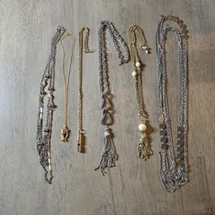 VINTAGE ASSORTED JEWELRY LOT / 17 Pieces