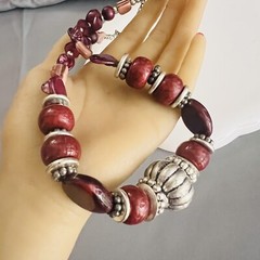 Vintage Lucite Necklace Wine Red Burgundy Silver Chunky Beads Shell PRETTY 1401