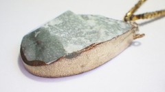 Vtg Lg Raw Green Aventurine Teardrop Pendant Necklace, Gold Beads, White Leather