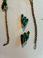 Unsigned Vintage Lisner Style 3 Piece Parure, Two-Tone Teal Thermoset Tulip Leaf