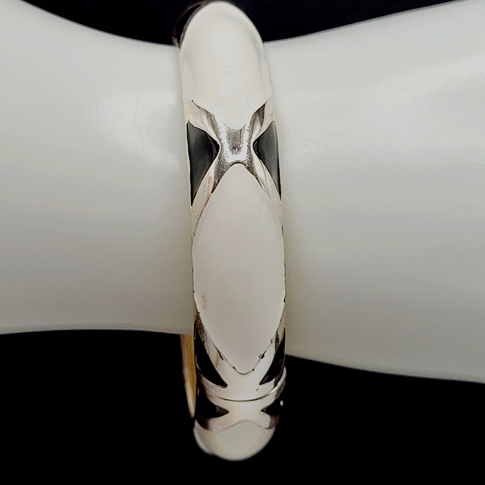 Black White Geometric Abstract Enamel Print Silver Tone Hinged Bangle Bracelet