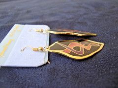 VINTAGE SAMUEL HUANG CLOISONNE HOOK DANGLE EARRINGS BLACK PINK & PURPLE ENAMEL