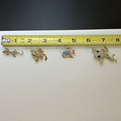 VTG Tiny Brooches Pins Gold Tone Lizard Green Eyed Frog Trifari Frog Kore Fish