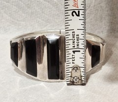 1980s TN-177 MEXICAN MODERNIST Sterling Silver Black Onyx Hinged Clamp Bracelet