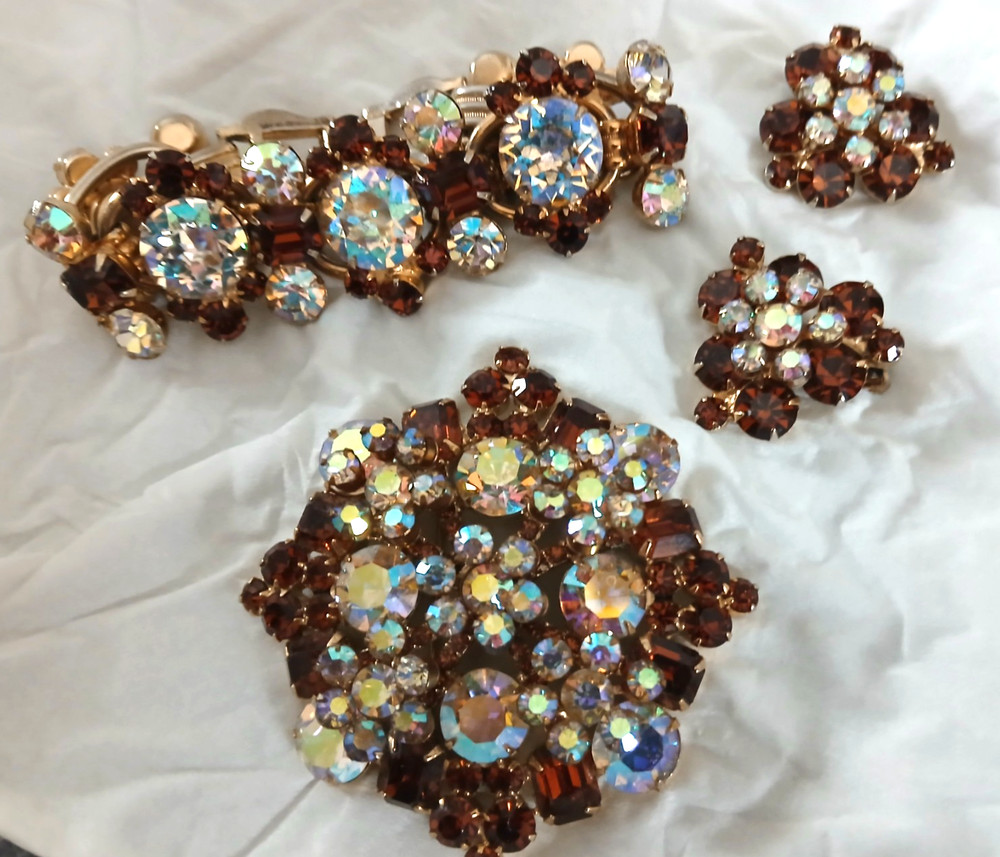 Vintage Juliana DE Topaz AB Crystal Rhinestone 5 link bracelet, brooch, earrings