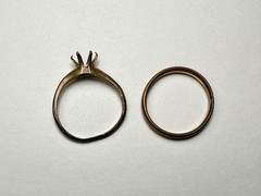 2 Vintage Gold Shell Rings, Unknown Sizes & No Stone