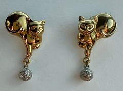 Vintage Avon Gold Tone Cat Earrings With Silver Ball Dangles 1.5″