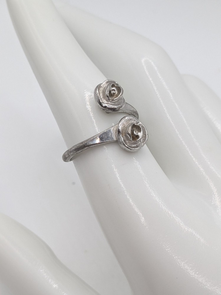 Sarah Coventry Silver Plated Metal Double Rose Bypass Ring Size 7.75 Flower