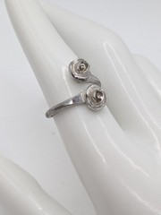 Sarah Coventry Silver Plated Metal Double Rose Bypass Ring Size 7.75 Flower