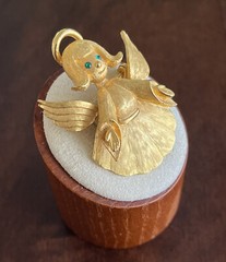 Christmas Angel Brooch JJ Jonette Vintage Gold Tone With Green Rhinestone Eye’s