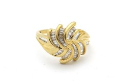 Vintage 1980s 14K Yellow Gold Channel Set Baguette Diamond Cluster Ring-Pinwheel