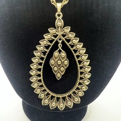 Vintage Signed 1974 Sarah Coventry Aloha Floral Leaf Large Pendant Necklace 22”
