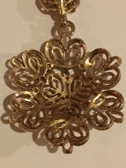Vintage Brass Toned Chunky Filigree Snowflake Pendant Necklace! Beautiful! LOOK!