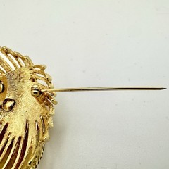 VTG MONET Cordelia Mirador Brooch Gold Tone Fire Works Knotted Rope Pin 2”