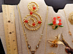 VINTAGE JEWELRY LOT Many Signed Necklaces Brooches Earrings & Bracelets (L2)