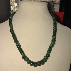 Green Jade Beaded Necklace Vintage Barrel Round Beads Gold Tone Clasp 17 Inches