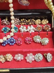 Vintage Costume Jewlery Clip Earings Brooches Necklaces In Jewlery Box