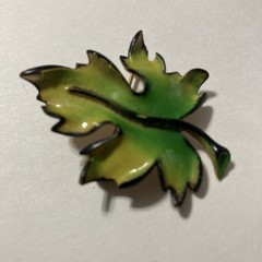 Vintage Green & Gold-Toned Enamel Leaf Brooch Pin jewelry 2”