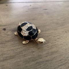4.5”CM GOLD TONE BLACK ENAMEL & CRYSTALS TURTLE BROOCH