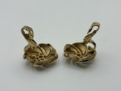Crown Trifari Round Gold Tone Swirl/Flower Clip On Earrings Vintage