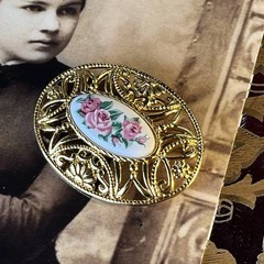 Vintage Avon Porcelain Rose Brooch – Gold Tone – Oval – Porcelain Floral – 2”