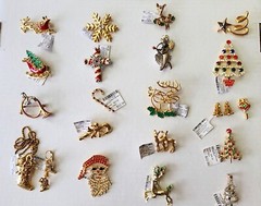 21 pc CHRISTMAS JEWELRY LOT BROOCH EARRINGS RHINESTONE GERRY’S, Louis Guisti, AK