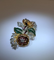 Coro Duette Quivering Camillas Brooch Red & White Stones Green Enamel Gold Tone