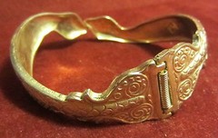 VINTAGE DOUBLE HEADED SNAKE HINGED BRACELET – SILVER PLATE ?