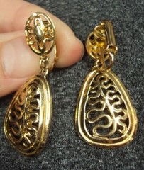 Vtg Estate Jewelry Clip On Earrings ~ Goldtone Dangle ~ 1 3/4″ L