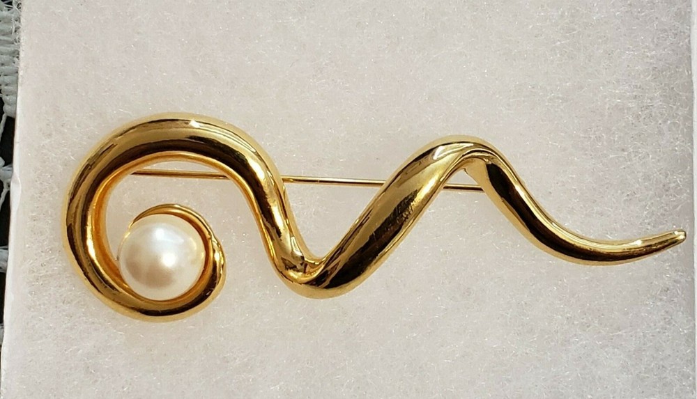 Vintage Signed Avon Faux Pearl Goldtone Ribbon Swirl Brooch Pin Secure Clasp