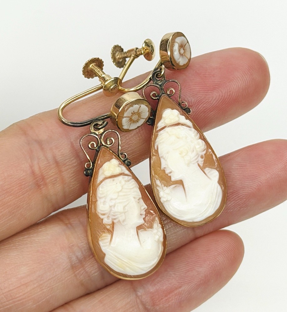 Vintage 14KT Gold Teardrop Shaped Handcarved Portrait Cameo Dangle Earrings