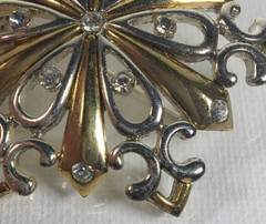Vintage Metal & Rhinestones Snowflake Shape Brooch Pin Gold Tone Women’s Jewelry