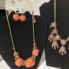 21 Pc VINTAGE Jewelry Lot 14 Necklace And Earring Sets & 6 Single Necklaces