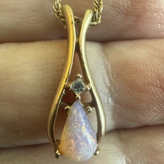 Avon Faux Fire Opal And Rhinestone Teardrop Gold Tone Pendant Necklace Vintage