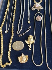 VINTAGE LOT OF 25 pcs. OF MIXED JEWLERY NECKLACES PINS ETC. FROM A LOCAL ESTATE