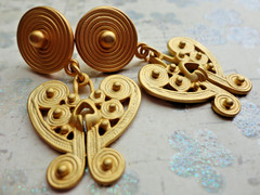 VTG TAIRONA PRE-COLOMBIAN STYLE 24K GOLD PLATED BUTTERFLY PIERCED DROP EARRINGS