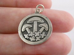 Mexican Sterling Silver Triple Mushroom Flower Pendant 925 3.1g 19mm Diameter