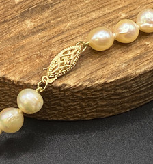 VTG 14kt gold, hand knotted, lustrous ivory 36″ South Seas pearl necklace, E/R’s