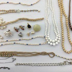 Vintage Costume Necklaces Bracelet Mixed Jewelry For Crafts (Lot Of 25) C-5