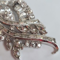 Unsigned JOMAZ/ MAZER clear swirl brooch pendant fur/ shoe clips brooch set of 3