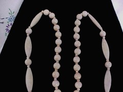 Retro Cream Beige Solid Lucite Beads Necklace 26″ Beautiful Vintage Creamy