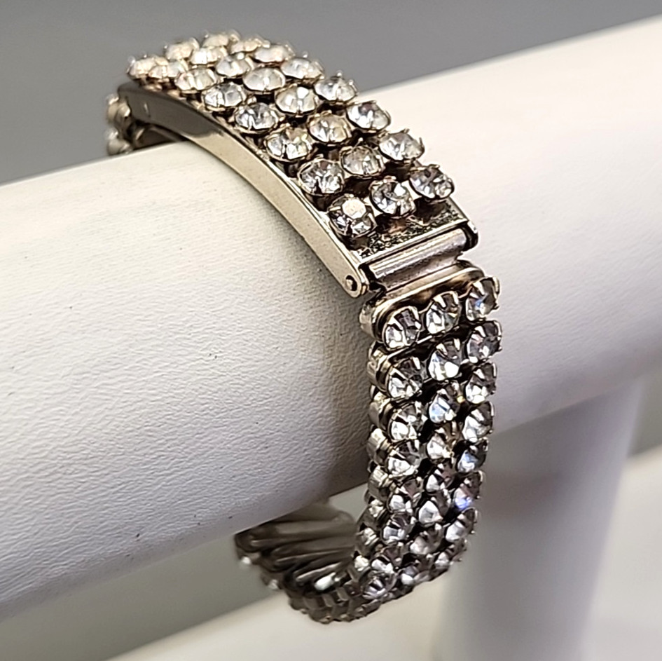 Vintage Expandable Clear Rhinestone Bracelet Hidden Compartment 6 1/8″ Stretch