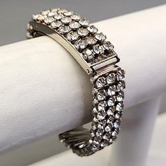 Vintage Expandable Clear Rhinestone Bracelet Hidden Compartment 6 1/8″ Stretch
