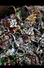 15 Pounds Jewelry Costume Vintage Mix LBS necklaces bracelets pins rings lbs