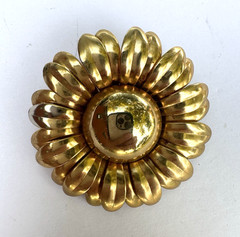 Vintage Mid-Century 3-Dimensional Sunflower Bloom Brooch Jewelry Gold Tone 2.5″