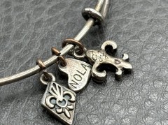 Vintage Nola FLEUR De Lis Feather Expandable Charm Bracelet New Orleans Souvenir